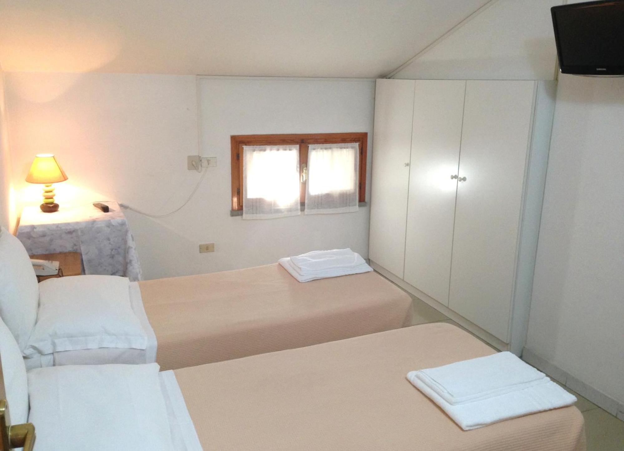 Albergo Romagna Fratta Terme Phòng bức ảnh
